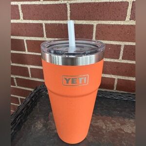Yeti 30 oz Rambler with lid and straw. Monogrammed B.
